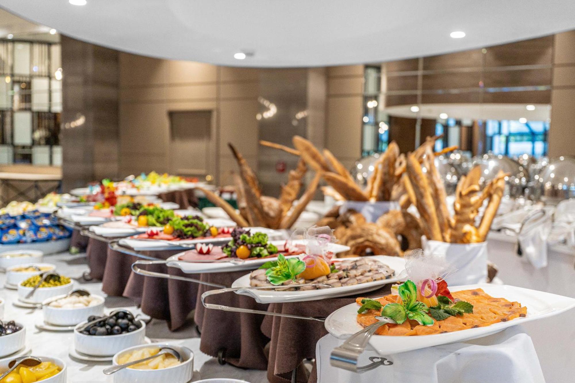 International Hotel Tashkent Exterior photo A buffet at a hotel
