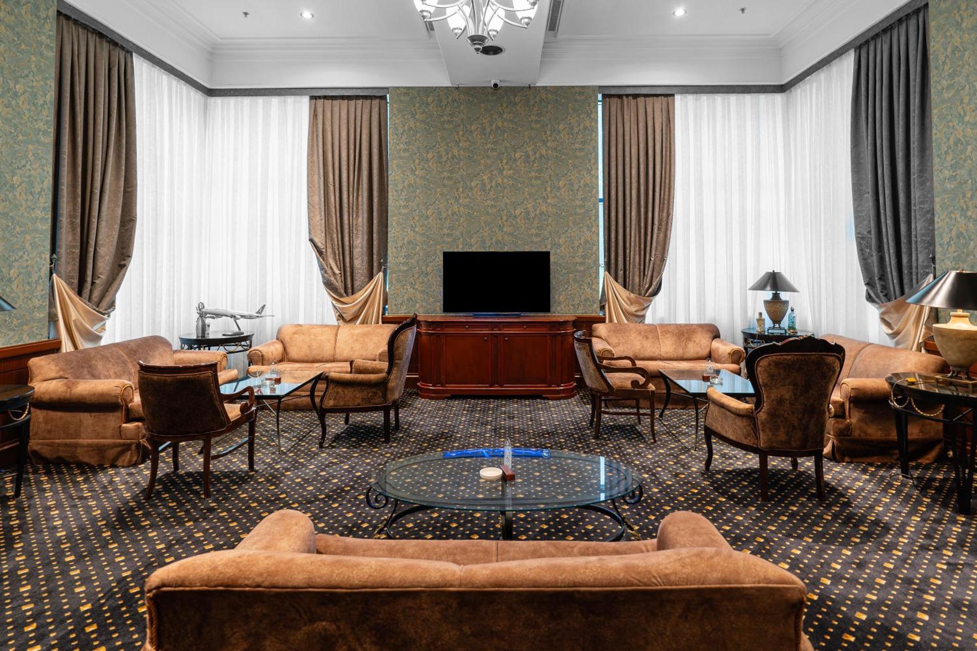 International Hotel Tashkent Exterior photo The lounge at the airport