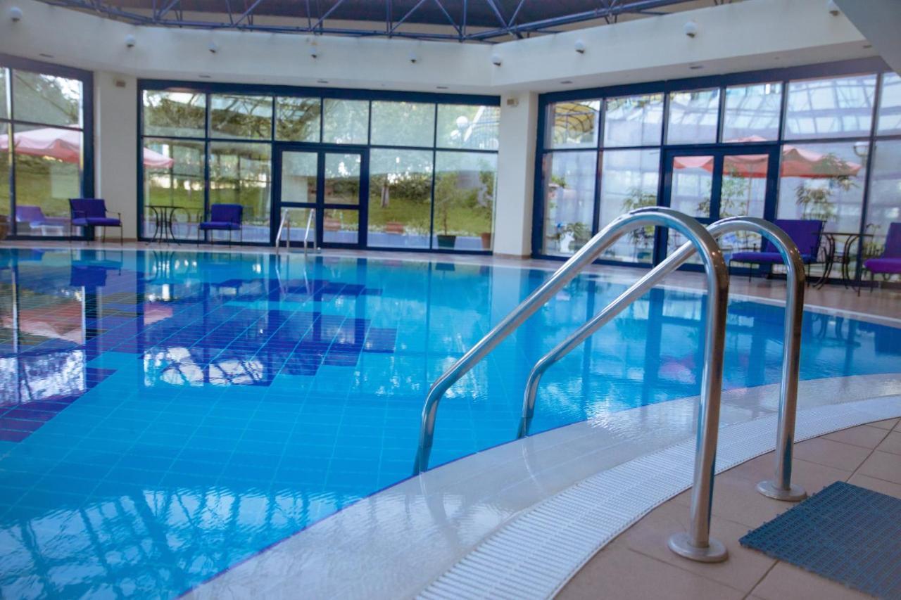 International Hotel Tashkent Exterior photo Indoor pool